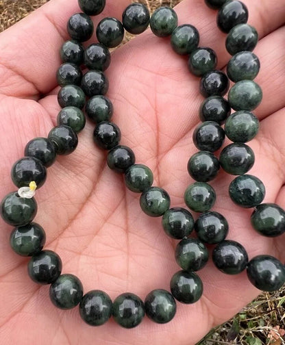 Lovely Antique / Vintage Spinach Green Natural Nephrite Jade Beaded Necklace1