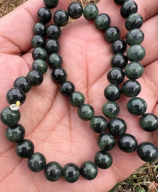 Lovely Antique / Vintage Spinach Green Natural Nephrite Jade Beaded Necklace1