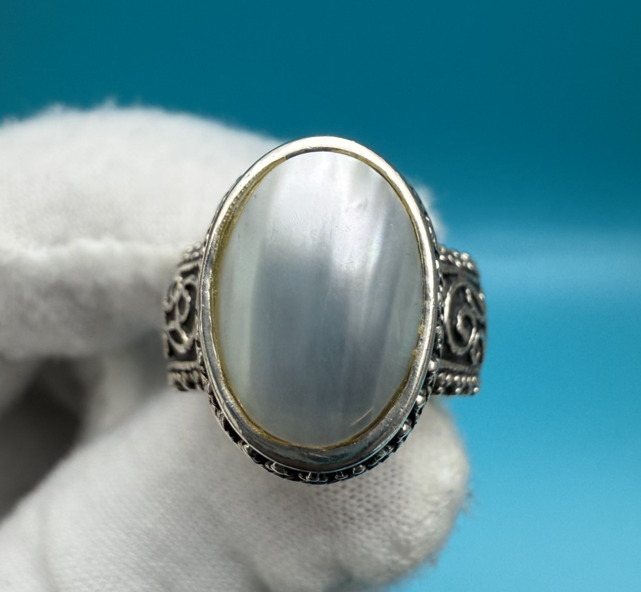 Elegant Vintage Sterling Silver 925 & Mother of Pearl Ring0