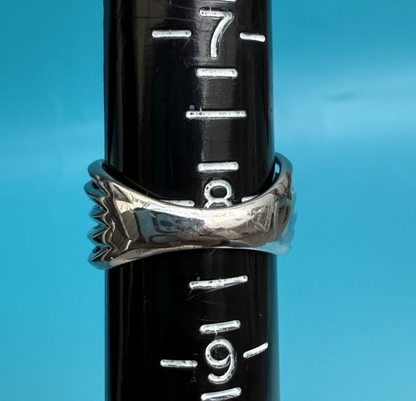 Beautiful Ribbon Design Sterling Silver Ring Signed KN4