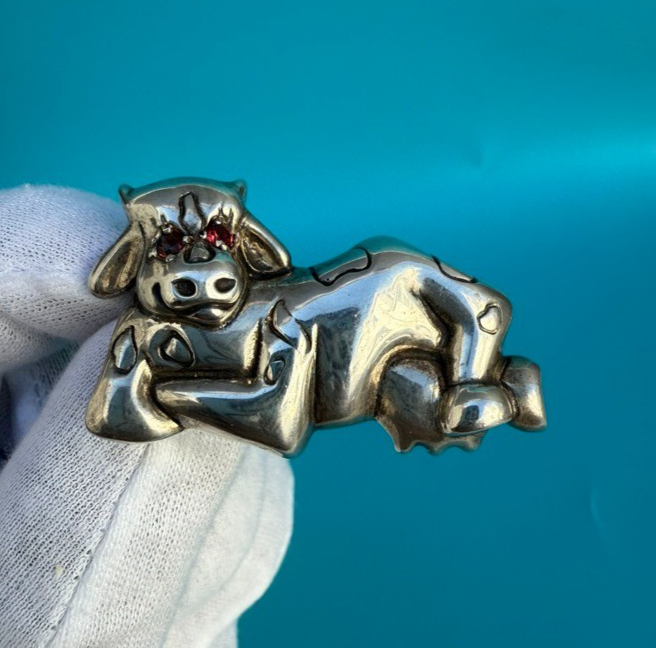Attractive & Fun Sterling Silver Brooch Pin of Cow with Lab Ruby Eyes0