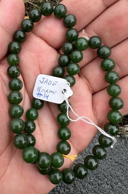 Small Green Antique / Vintage Spinach Natural Nephrite Jade Beaded Necklace9