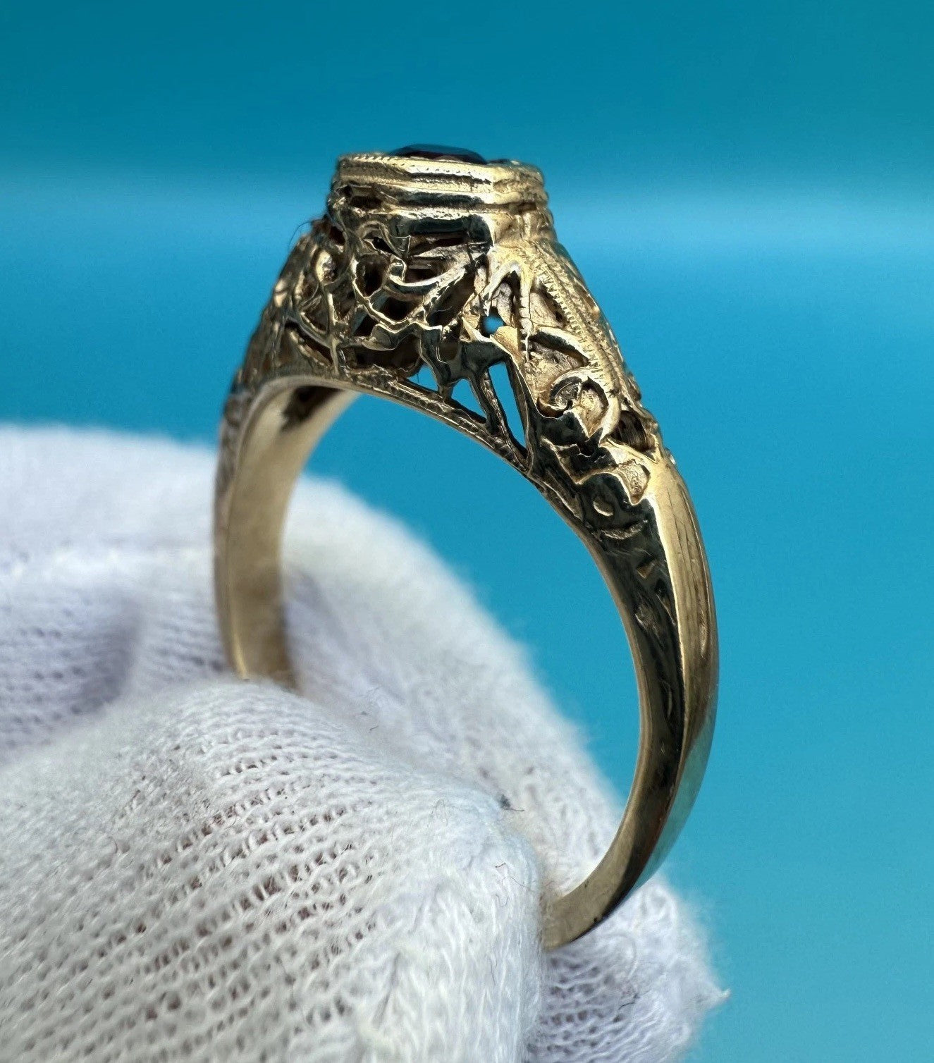 Super Attractive Antique Filigree 14k Yellow Gold Ring w/ Red Gem 9