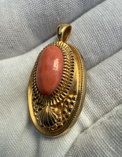 Stunning Cabochon Coral Pendant w/ Scalloped Trim & Decorative Shell Motif2