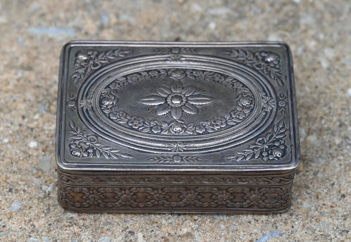 Gorgeous Antique European Floral Decorated Trinket Box .800 Silver /925 Sterling1
