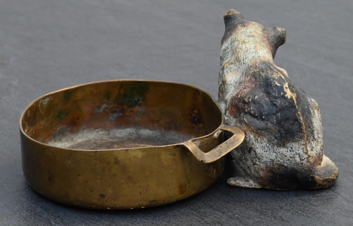Rare & Fun Austrian Vienna Cold Painted Bronze Ashtray with Cat Holding Nose5