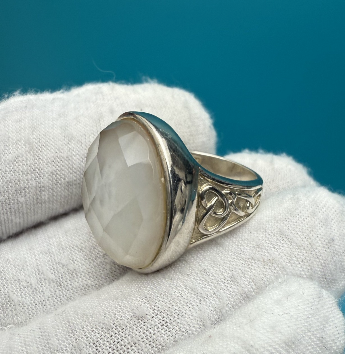 Vintgage Whitney Kelly Sterling Silver Ring with Faceted Mother of Pearl 11