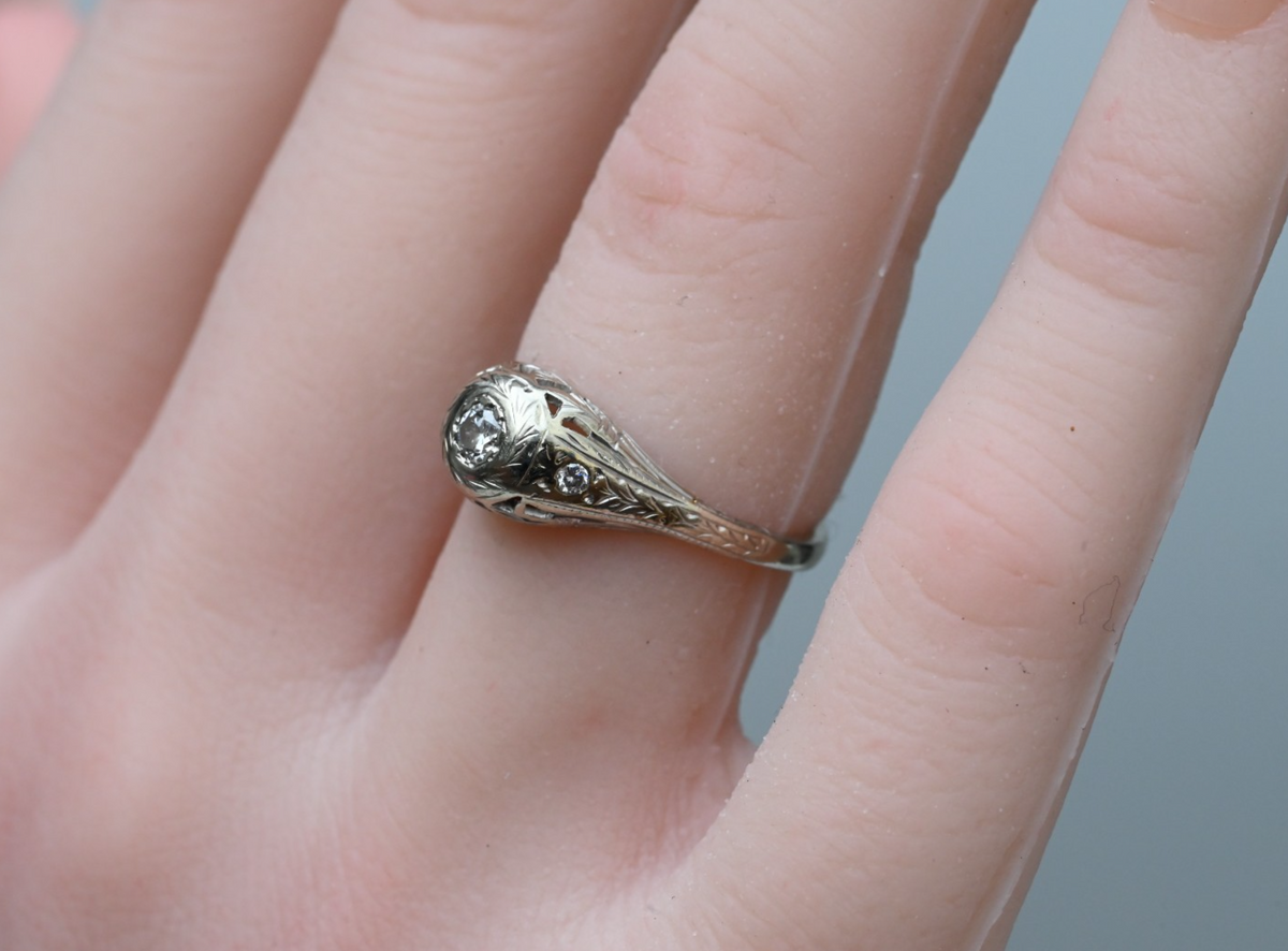 Lovely Art Deco era Ring with Intricate Filigree Work & Antique Cut Diamonds4