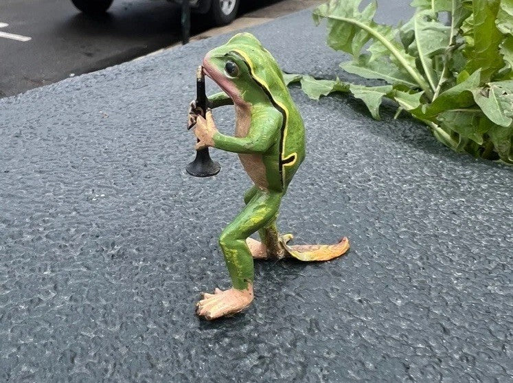 Gorgeous Vintage Cold Painted Austrian Vienna Bronze Frog Playing Clarinet5