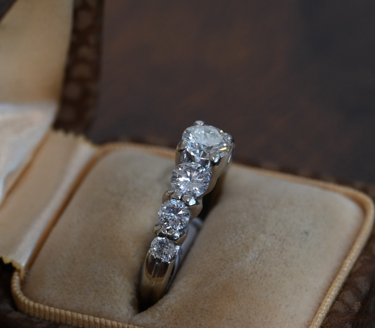 Gorgeous Multi Natural Round Brilliant Diamond Ring 1.85 Cttw  IGI Certified4