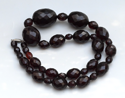 Large Antique / Vintage Art Deco Faceted Beaded Cherry Bakelite Necklace2