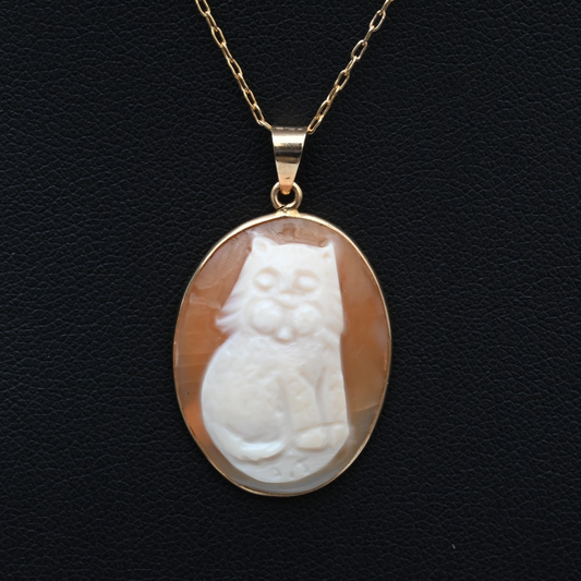 Lovely Antique / Vintage 14K Yellow Gold Italian Cameo Pendant of a Sitting Cat0