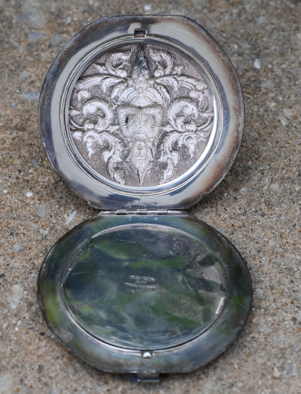 Detailed Antique Alex & Co. Siam Repousse Sterling Silver Compact Powder Case5
