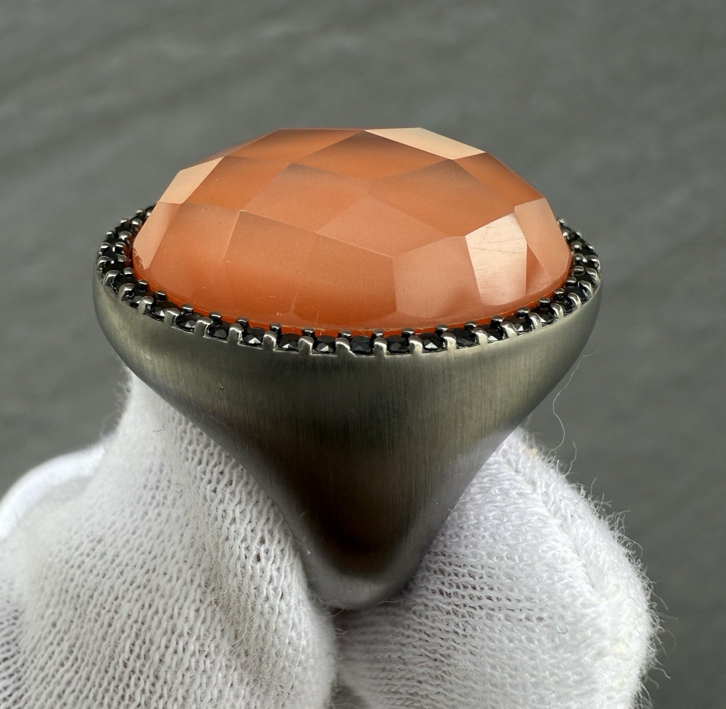 Stunning Faceted Carnelian Cabochon Gemstone Ring in 18K Gold by Roberto Coin0