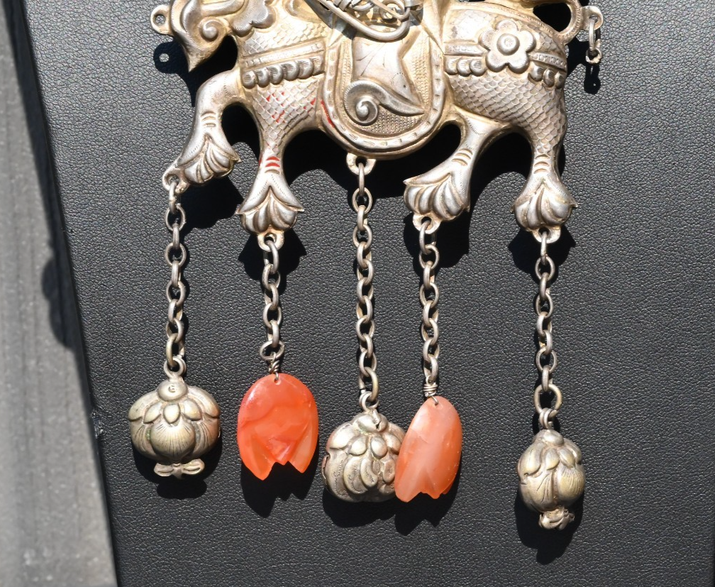 Early Antique Chinese Silver Necklace with Chillin Dragon, Flowers & Carnelian2