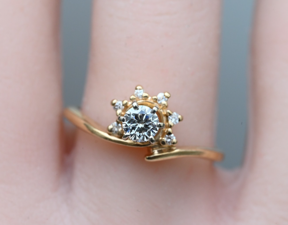 Beautiful Snowflake-Inspired Halo Ring with Round Natural Diamonds 14k YG2