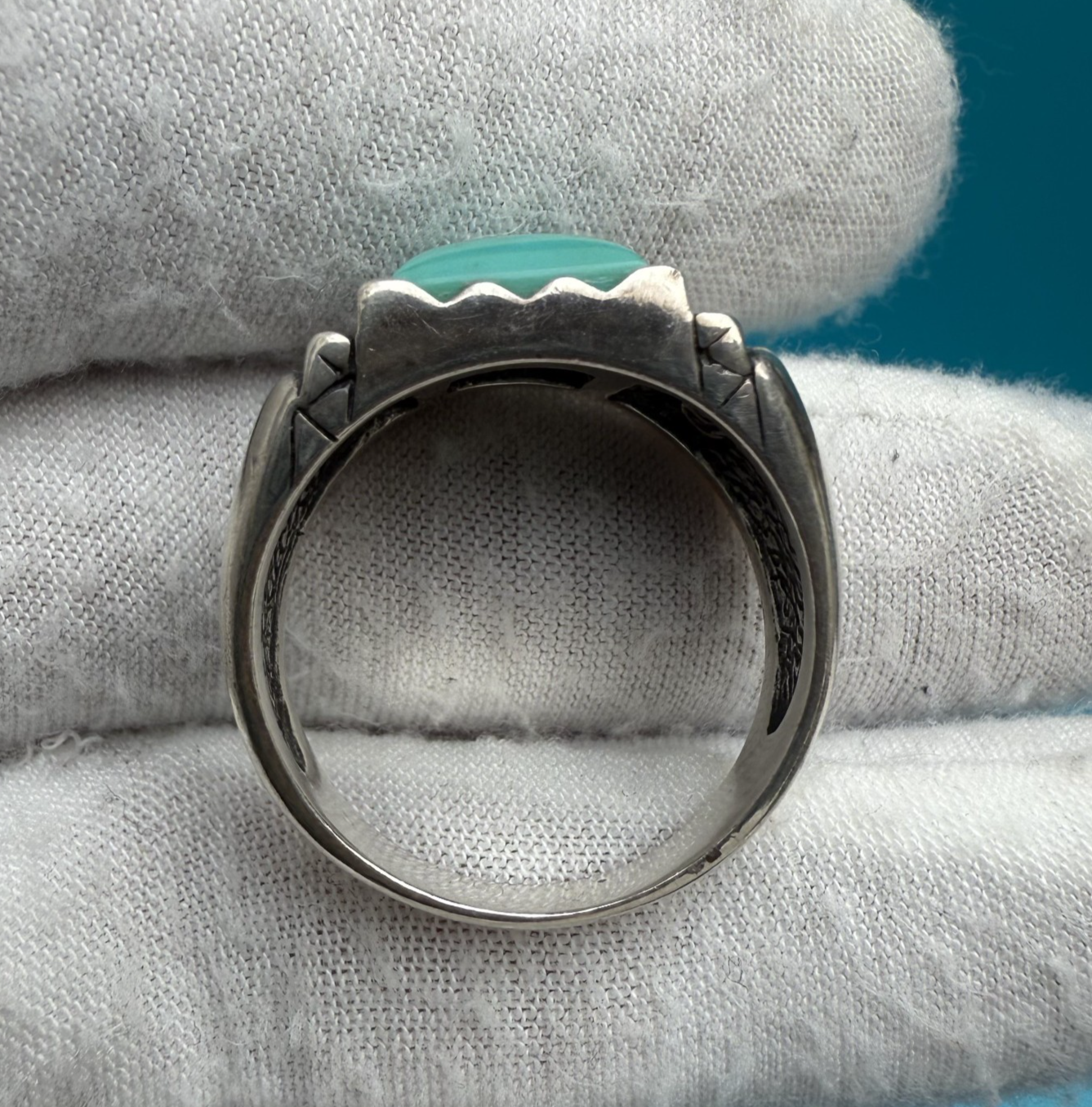 Gorgeous Sterling Silver Ring with Turquoise Gemstone 7