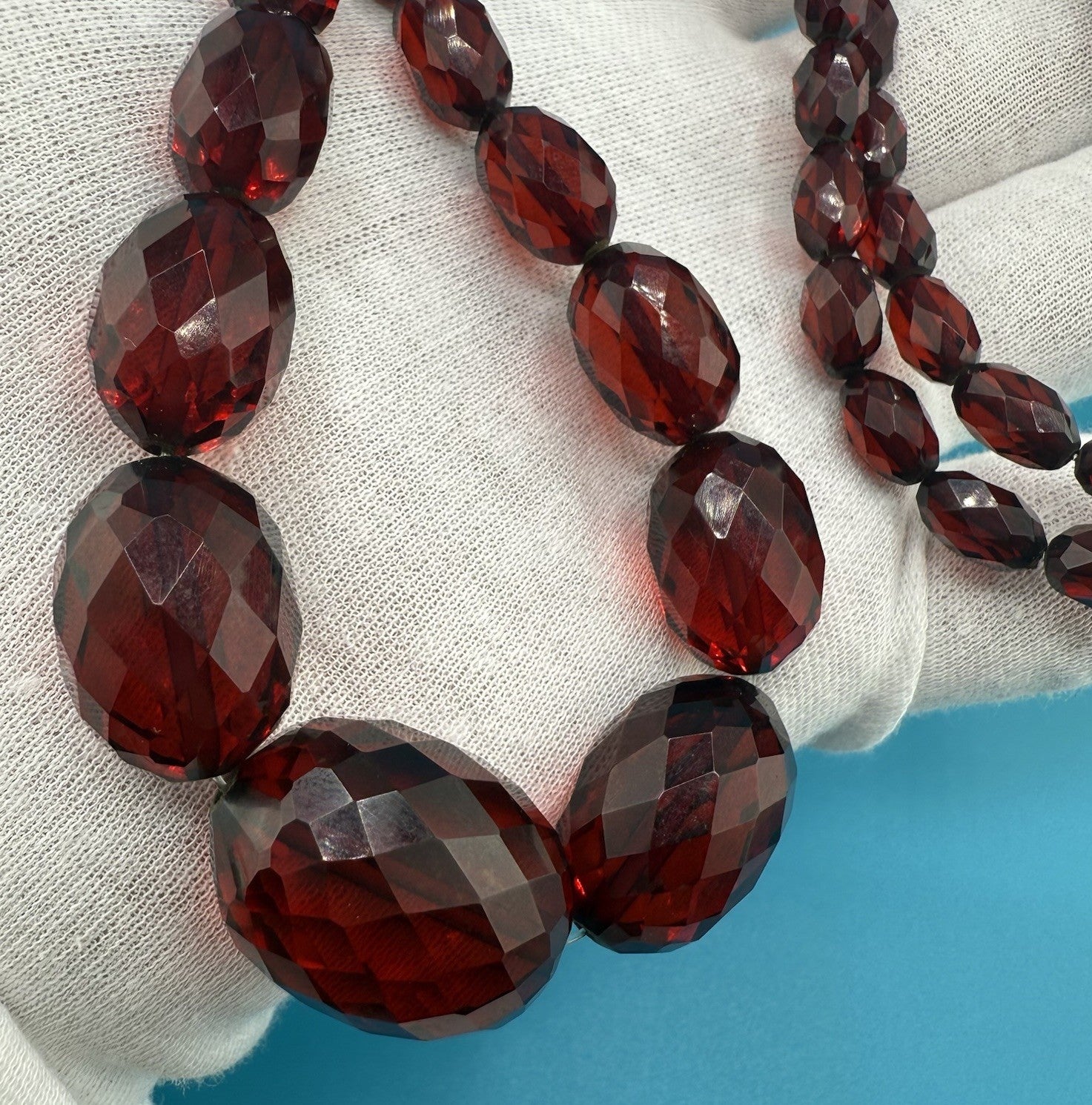 Antique / Vintage Art Deco Faceted Beaded Cherry Bakelite Necklace 44 Gram1