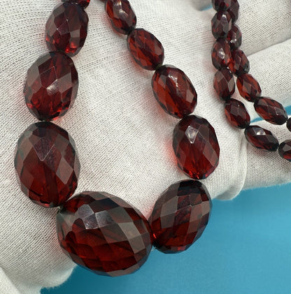 Antique / Vintage Art Deco Faceted Beaded Cherry Bakelite Necklace 44 Gram1