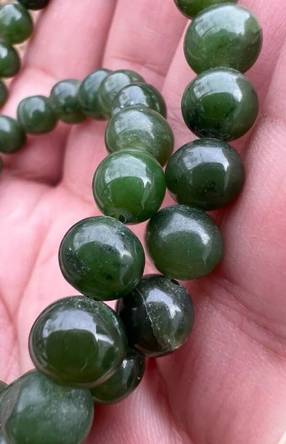 Vibrant Green Antique / Vintage Spinach Natural Nephrite Jade Beaded Necklace10