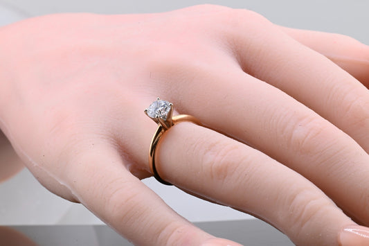 Beautiful Vintage 14K Gold .95 ct Natural Diamond Solitaire Ring IGI Certified0