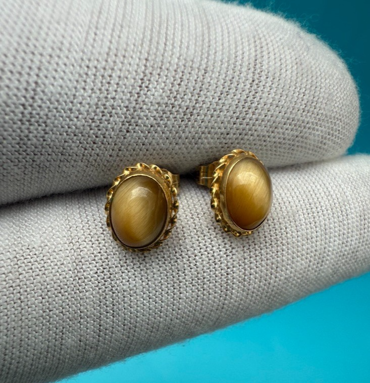 Beautiful Vintage 14k Yellow Gold Earrings with Cats Eye Gems 1