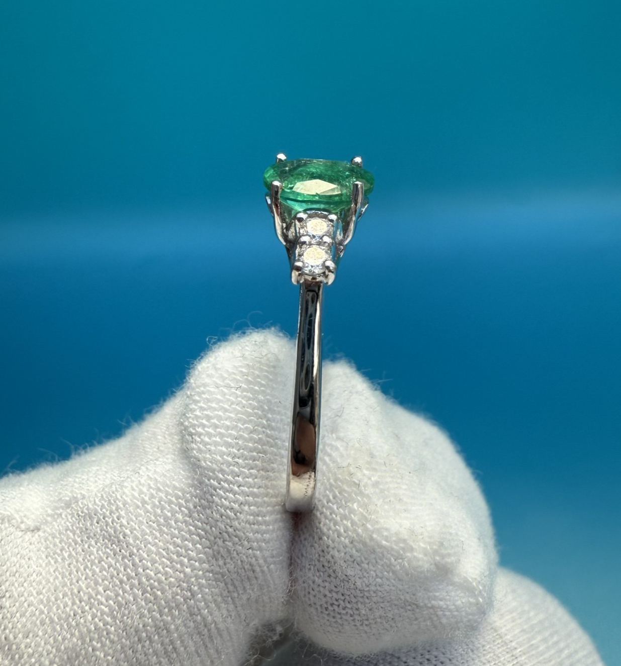 Superb 18K White Gold Ring with Oval Emerald Center Stone and Side Diamonds4