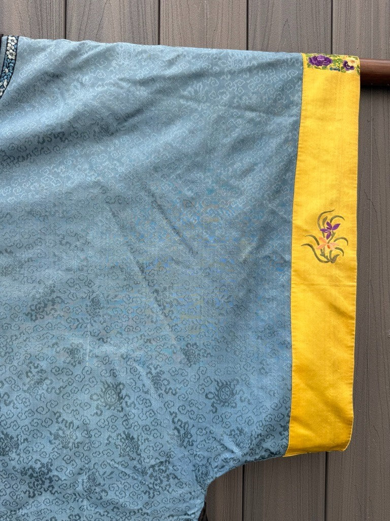Antique Qing Dynasty Chinese Silk Embroidery Robe In Blue With Yellow Sleeve End3