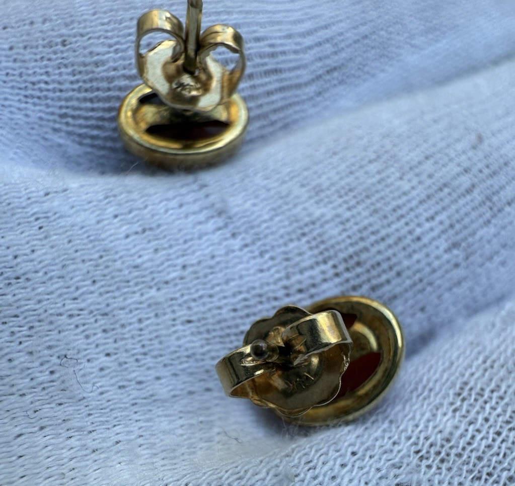 Beautiful Vintage 14k Yellow Gold Earrings with Carnelian Scarab Gems 3