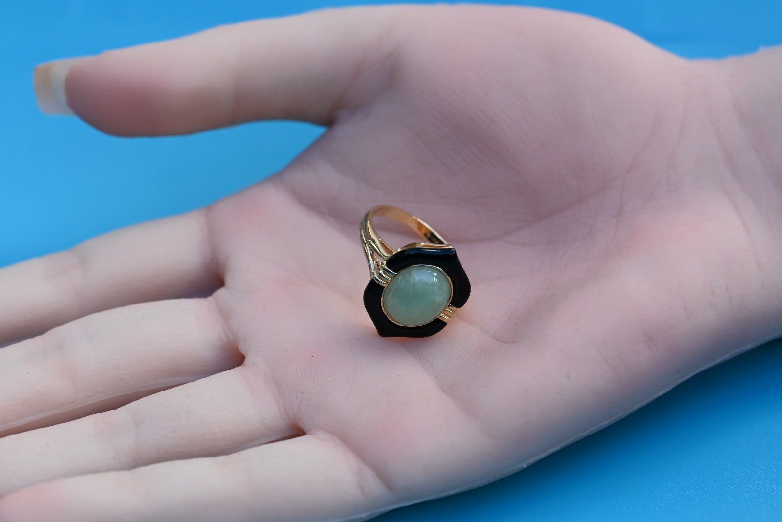 Stunning 14K Yellow Gold Jade & Onyx Ring5