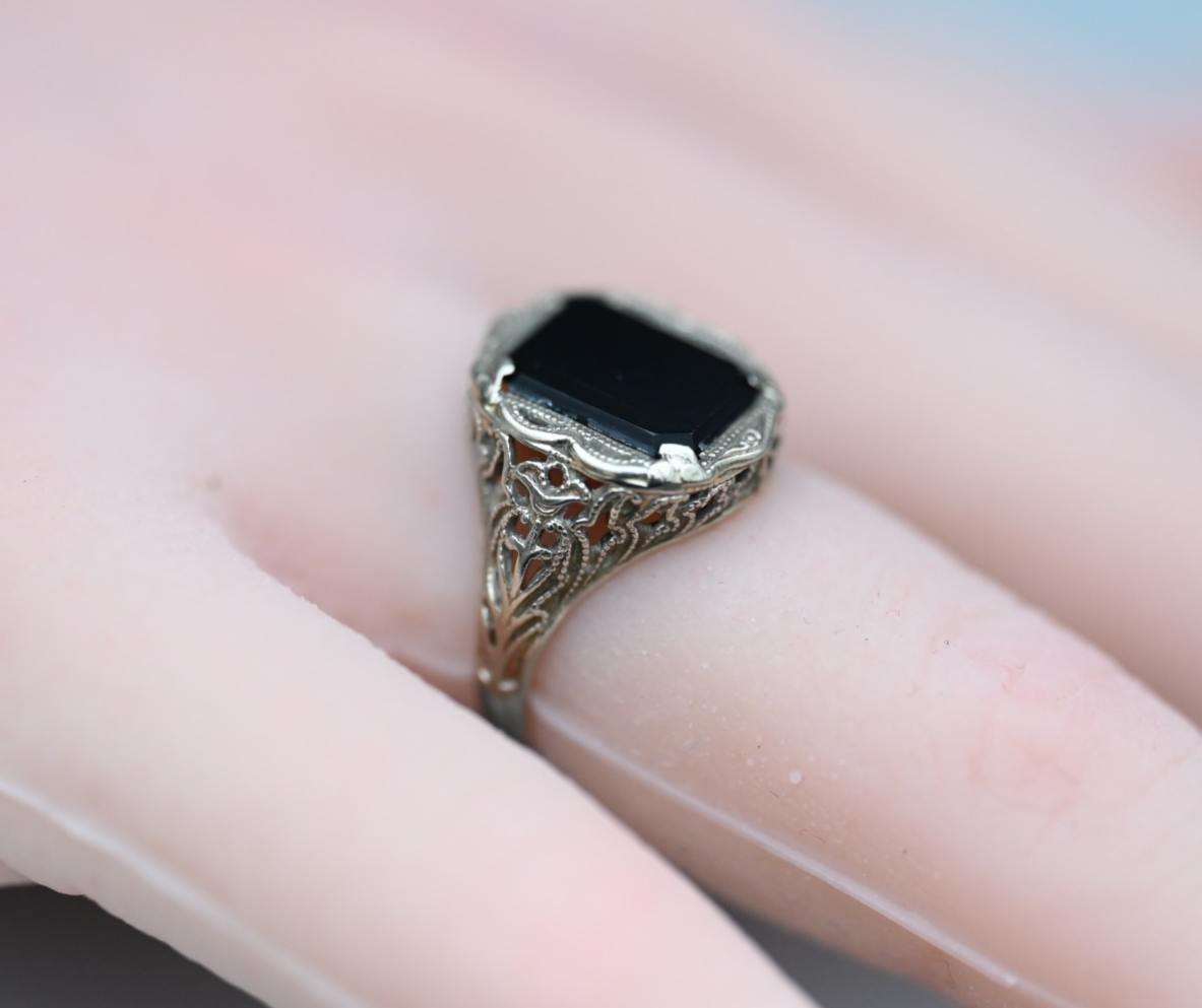 Beautiful Antique Art Deco Period Filigree White Gold Ring with Black Onyx0