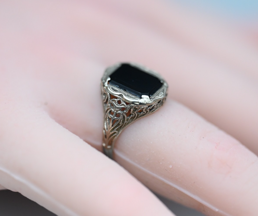 Beautiful Antique Art Deco Period Filigree White Gold Ring with Black Onyx0