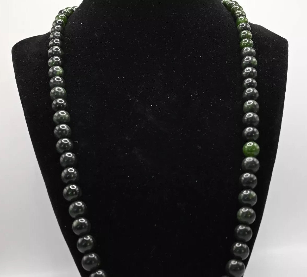 Beautiful Chinese Vintage Beaded Green Spinach Jade Necklace2