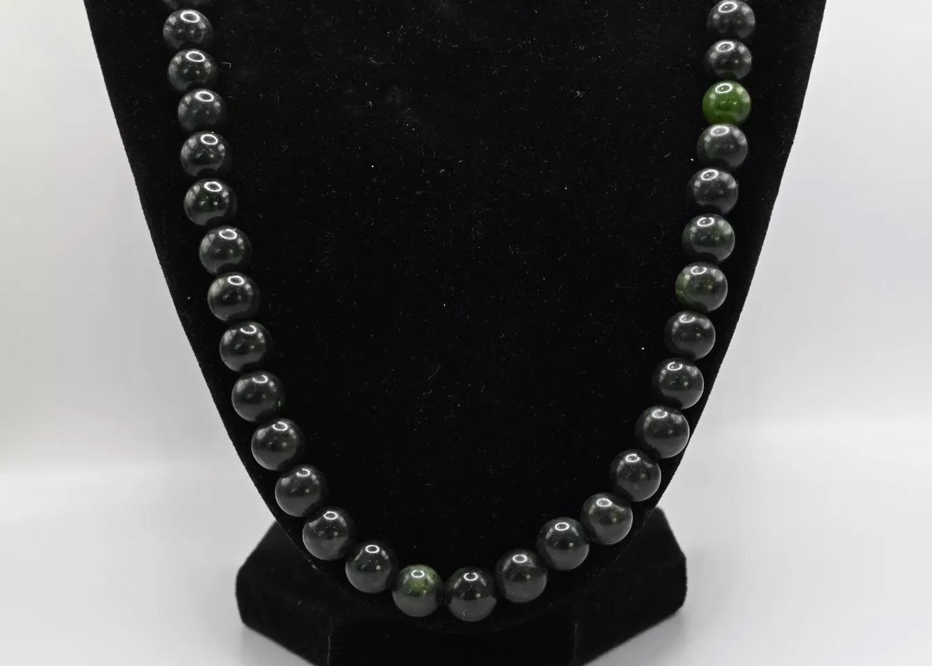 Beautiful Chinese Vintage Beaded Green Spinach Jade Necklace1